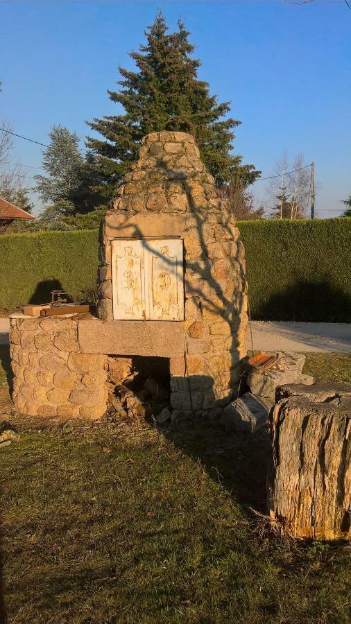 Chambre De La Baronne De Rochegrosse Saint-Maurice-en-Gourgois Exterior foto